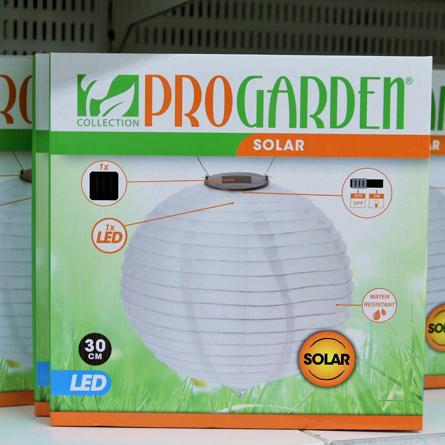 Solcellsdriven lykta, vit, 30 cm, med LED-ljus och vattentät märkning.