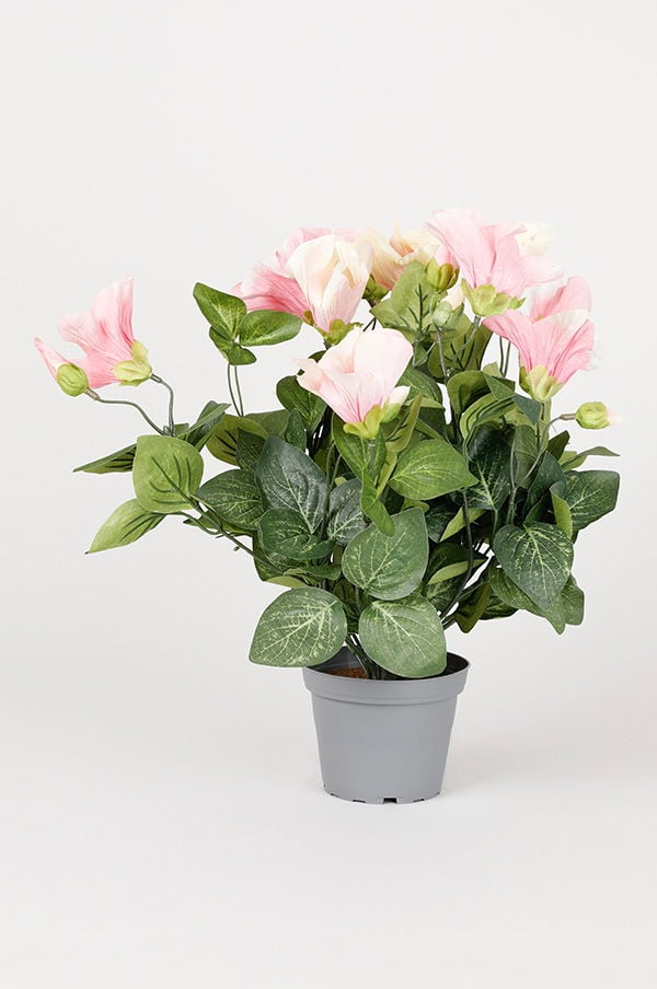 Konstgjord blomma med rosa blommor och gröna blad i en grå kruka, perfekt för inredning och lågt underhåll.