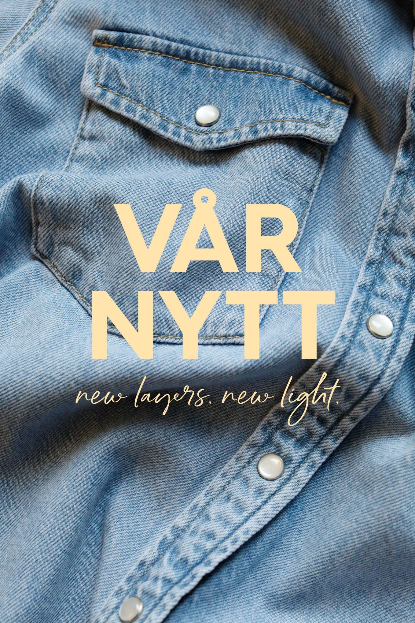 Blå denimjacka med knappar och en text som säger "VÅR NYTT" och "new layers. new light." i en modern design, perfekt för vårmode.