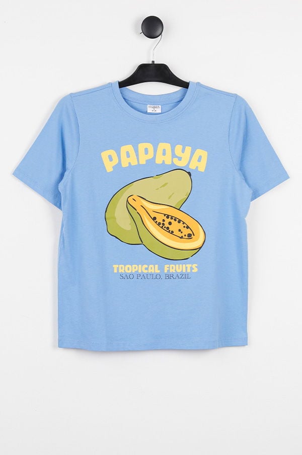 Blå t-shirt med papaya-tryck och texten "Tropical Fruits, São Paulo, Brazil". Perfekt för en avslappnad och tropisk stil.
