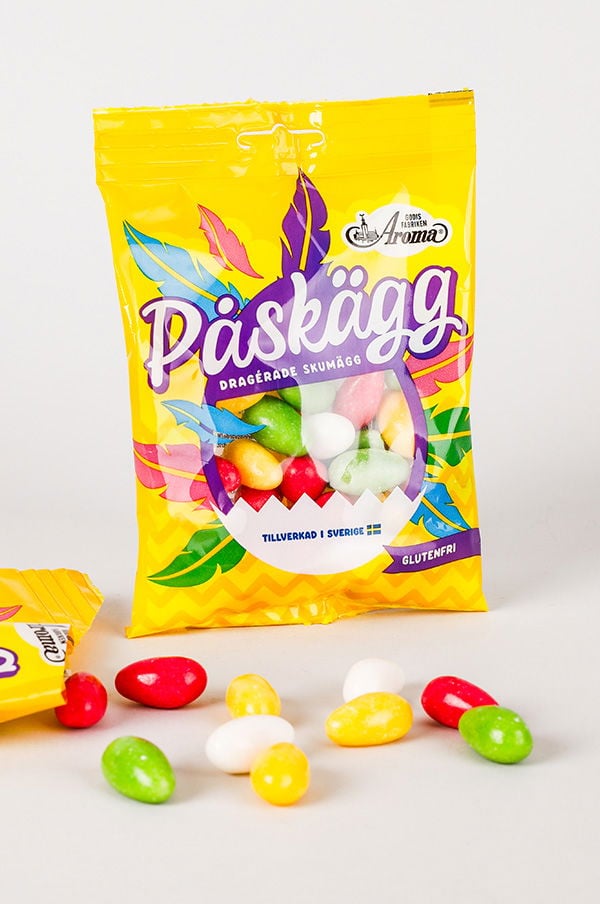 Färgglad påskäggspåse med dragéerade skumägg, glutenfria godisar tillverkade i Sverige.