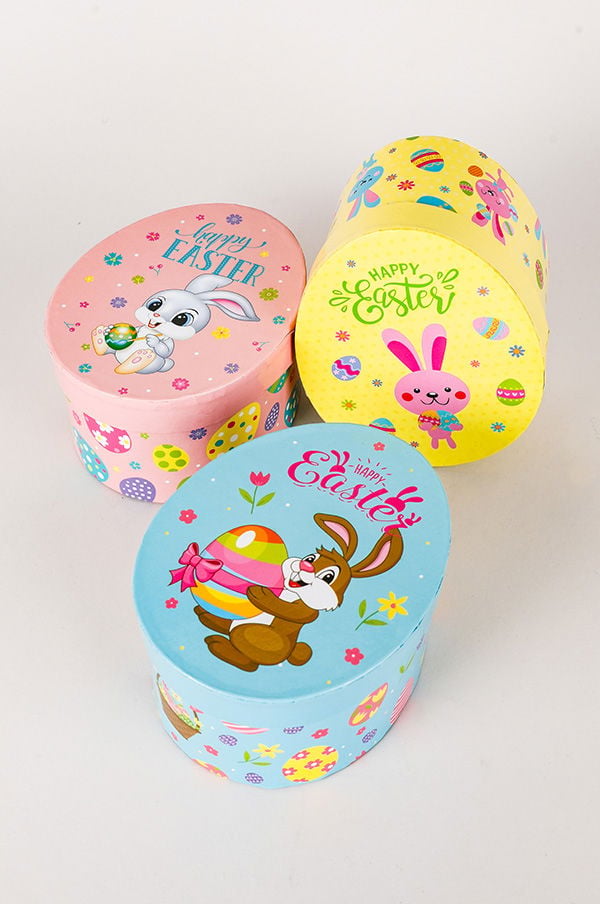 Färgglada påskäggsboxar i olika storlekar med söta motiv som kaniner och påskägg. Boxarna är dekorerade med texten "Happy Easter" och passar perfekt för påskpresenter och dekoration.