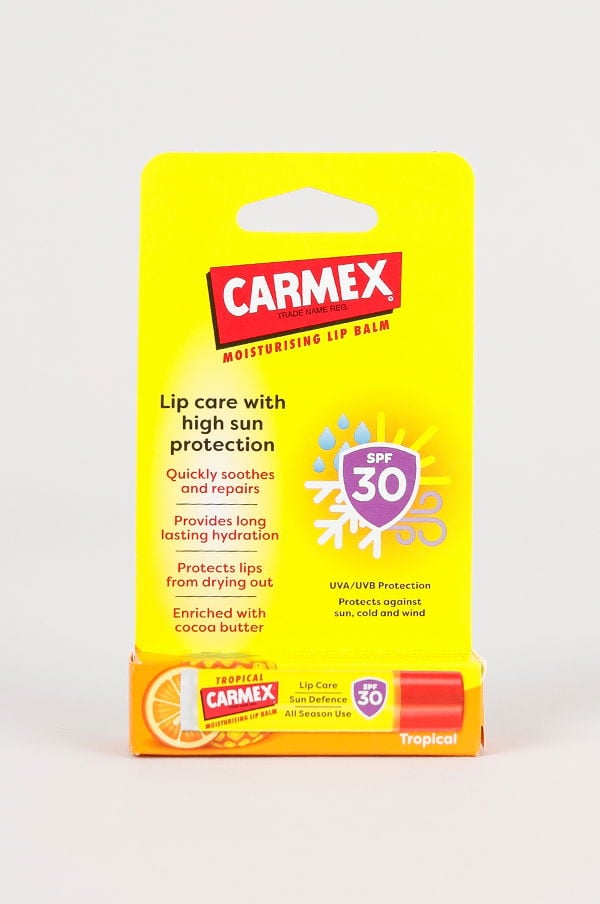 Carmex fuktgivande läppbalsam med hög solskyddsfaktor SPF 30. Skyddar läpparna mot uttorkning och ger långvarig återfuktning. Innehåller kakaosmör och skyddar mot sol, kyla och vind.