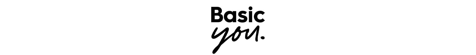Text med ordet "Basic you." i en modern och stilren typografi, avsedd för att representera en personlig och enkel livsstil.
