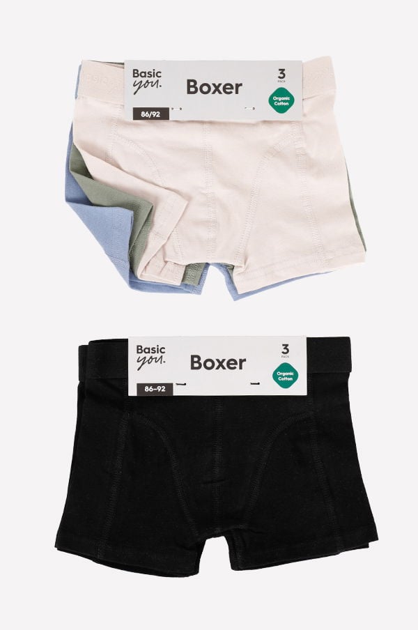 Trepack boxershorts i ekologisk bomull från Basic You, i färgerna ljusrosa, ljusblå, grön och svart, storlek 86/92.