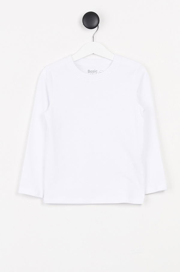 Vit långärmad t-shirt hängande på en klädhängare, perfekt för en enkel och stilren look.
