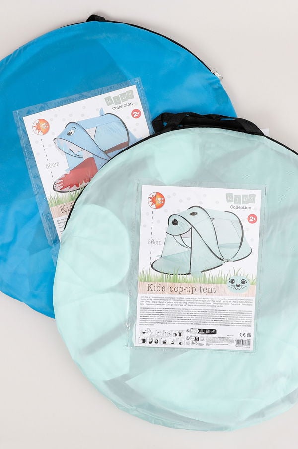 Färgglada pop-up tält för barn i blått och mintgrönt, designade för utomhuslek. Tälten är 86 cm stora och har ett roligt djurmotiv. Perfekta för lek och avkoppling i trädgården eller på stranden.