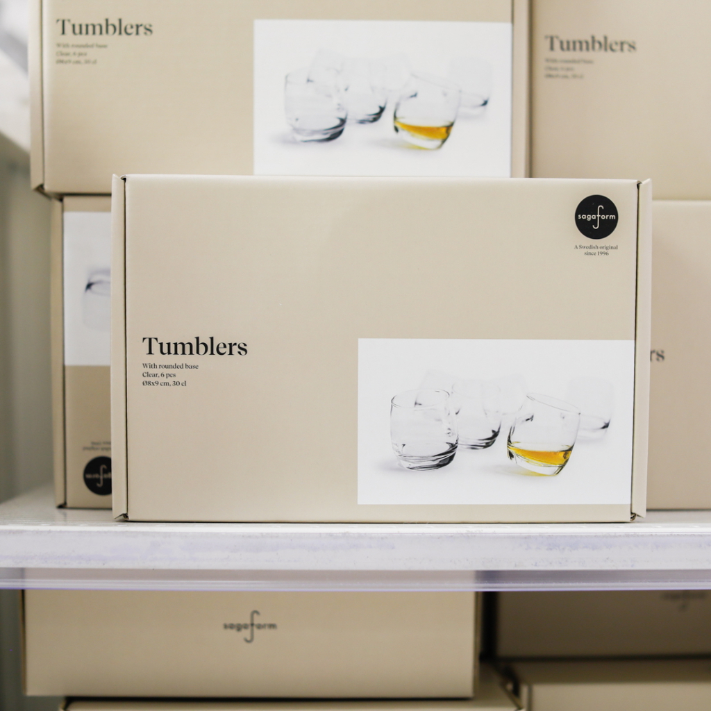 Förpackning av tumblers med rundad botten, inklusive sex glas med en kapacitet på 30 cl, från varumärket Sagaform.
