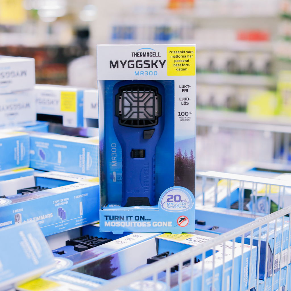 Thermacell Myggskydd MR300 i butik, förpackning med information om luktfri och ljudlös funktion, effektiv mot myggor upp till 20 m².