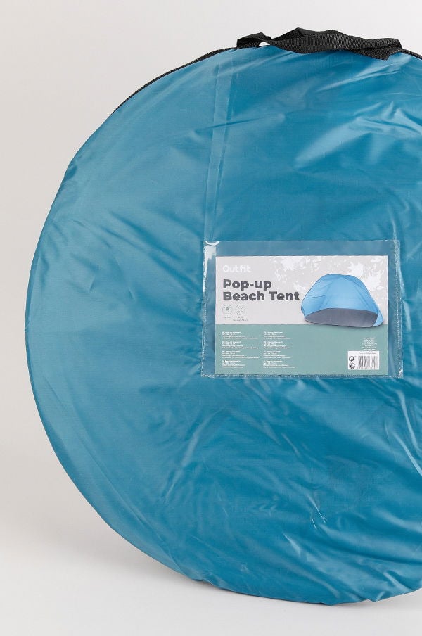 Rund, blå pop-up strandtält för enkel uppsättning och transport, med tydlig produktinformation på etiketten. Perfekt för solskydd på stranden.