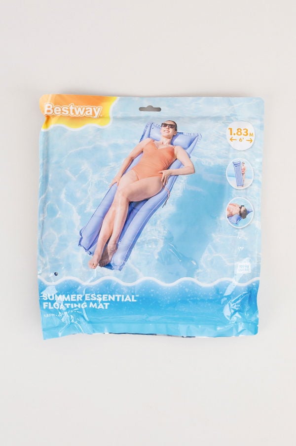 Bestway flytmatta i plast, 1,83 m lång, perfekt för avkoppling i poolen eller på stranden. Designad för sommarnöje med en person som ligger på matten i vattnet.