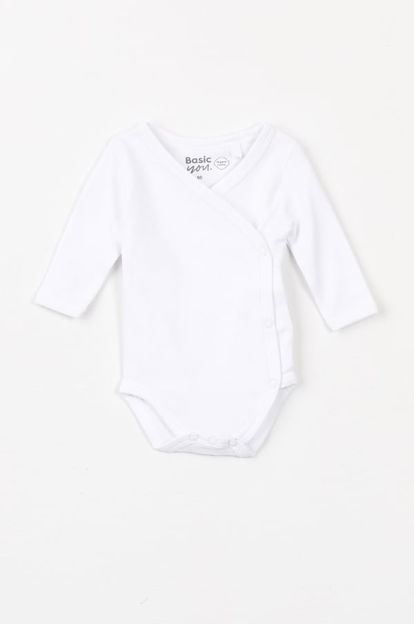 Vit babybody med lång ärm och omlottdesign från märket Basic You, storlek 50. Perfekt för nyfödda och ger komfort och stil.